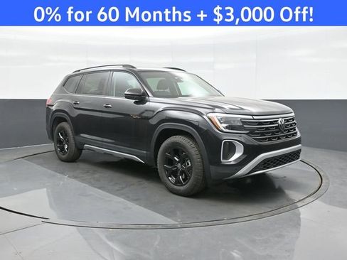New 2026 Volkswagen Atlas Peak Edition image 1