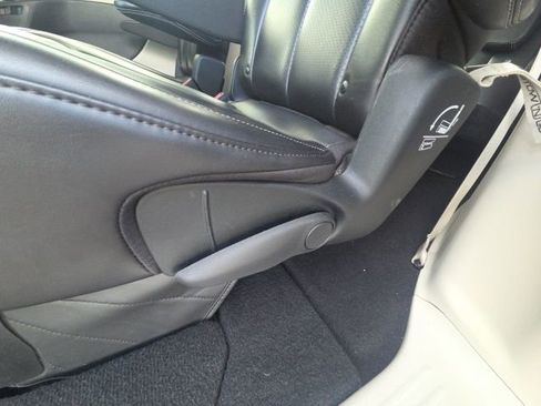 Used 2023 Chrysler Pacifica Touring-L image 20