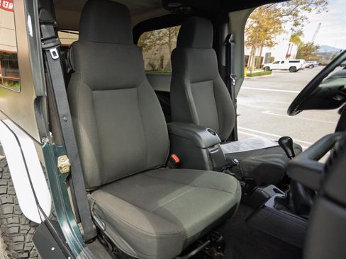 Used 2006 Jeep Wrangler Unlimited Rubicon AWD/4WD image 10