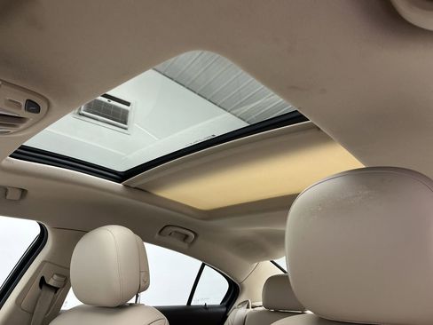 Used 2014 Buick LaCrosse Leather image 6