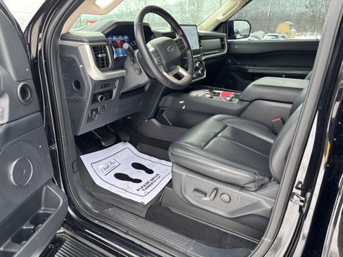 Used 2023 Ford Expedition XLT image 12