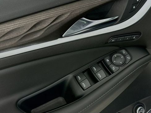 Used 2024 Buick Enclave Avenir image 17