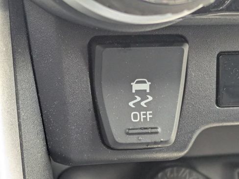 Used 2025 Toyota RAV4 XLE AWD/4WD image 29