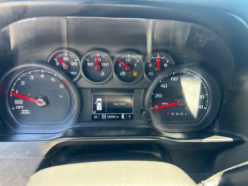 Used 2021 Chevrolet Silverado 1500 Custom AWD/4WD image 17