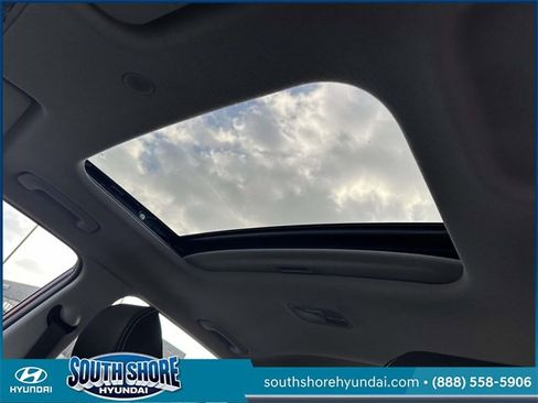 Certified 2023 Hyundai Venue SEL w/ Cargo Package image 20