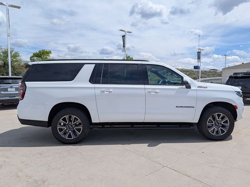 Used 2024 Chevrolet Suburban Z71 w/ Luxury Package AWD/4WD image 7