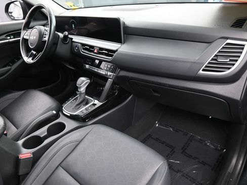 Used 2024 Kia Seltos EX FWD image 45