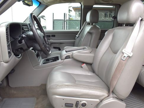 Used 2005 Chevrolet Silverado 2500 LT w/ Heavy-Duty Power Package AWD/4WD image 11