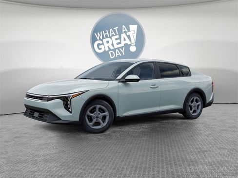 New 2025 Kia K4 LXS image 3