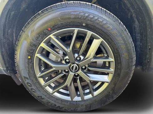 Used 2024 Nissan Rogue S FWD image 10