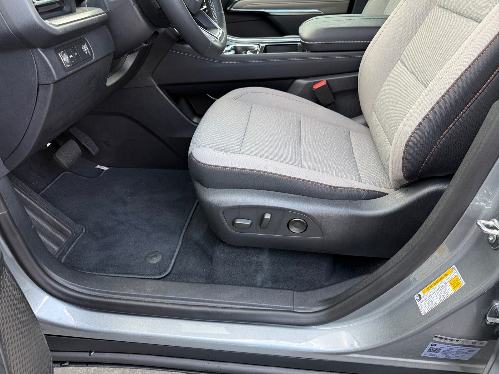 New 2026 Chevrolet Traverse LT FWD image 11