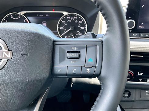 Certified 2025 Nissan Rogue SV FWD image 23