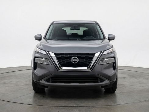 Used 2025 Nissan Rogue SV FWD image 2