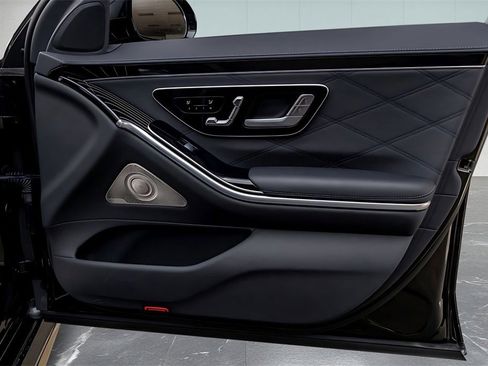 Used 2025 Mercedes-Benz S 63 AMG S image 36