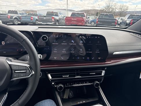 New 2026 Chevrolet Traverse Z71 w/ Driver Confidence Package image 24