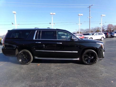 Used 2019 Cadillac Escalade ESV Luxury image 5