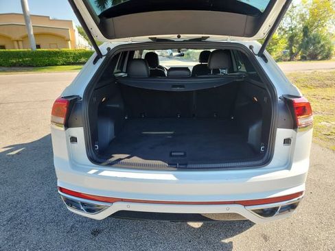 Used 2021 Volkswagen Atlas Cross Sport SE FWD image 5