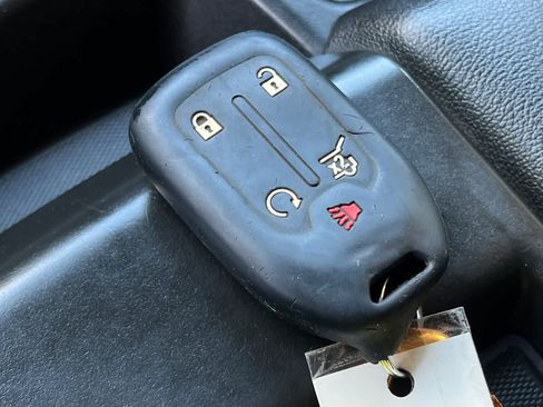 Used 2021 Chevrolet Silverado 1500 RST AWD/4WD image 27