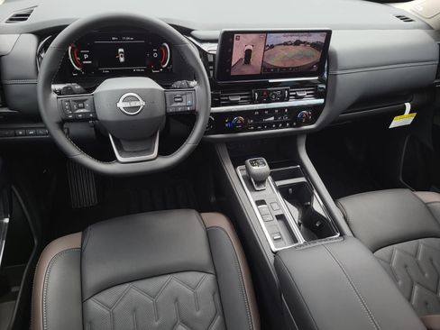 New 2026 Nissan Pathfinder Platinum w/ Accent Package FWD image 18