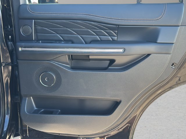 Used 2022 Ford Expedition Platinum AWD/4WD image 11