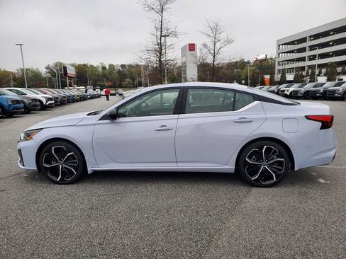 Certified 2023 Nissan Altima 2.5 SR w/ SR Premium Package FWD image 7