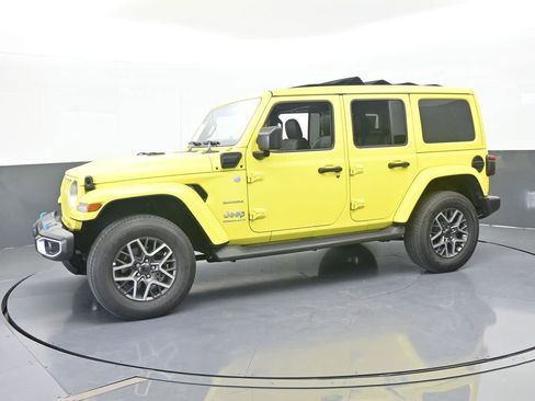 Used 2023 Jeep Wrangler Unlimited Sahara image 2