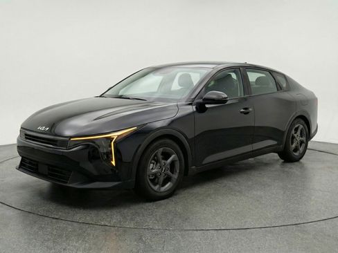 Used 2025 Kia K4 FWD image 3