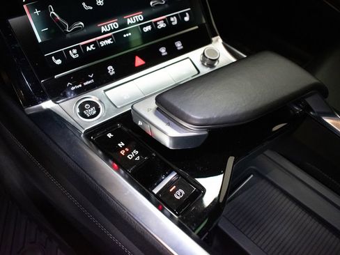 Used 2023 Audi e-tron Premium Plus w/ Premium Plus Package image 19