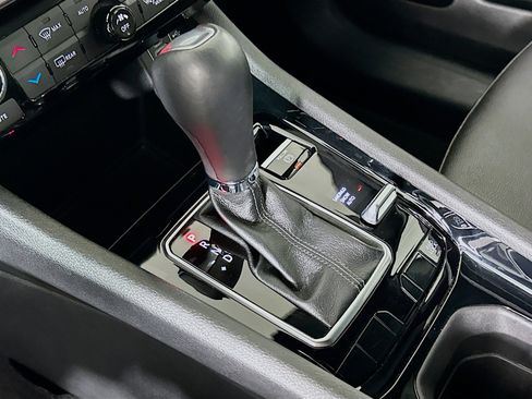 Used 2025 Jeep Compass Limited image 24