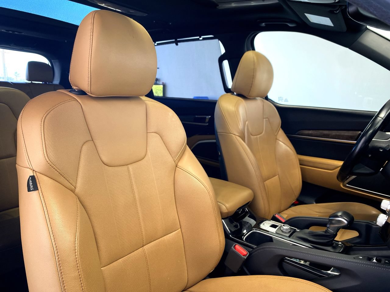Used 2020 Kia Telluride SX w/ Towing Package FWD image 32