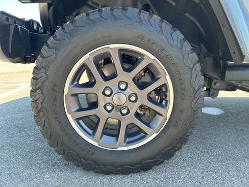 Used 2021 Jeep Gladiator Overland w/ Uconnect 4C Nav & Sound Group AWD/4WD image 22