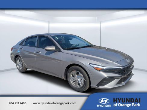 New 2026 Hyundai Elantra SE image 1