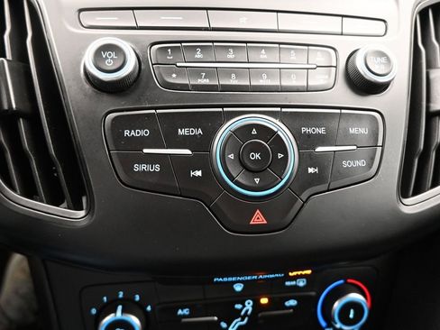 Used 2018 Ford Focus SE image 19