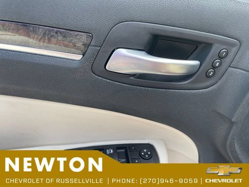Used 2023 Chrysler 300 Touring L w/ Popular Equipment Group RWD image 9