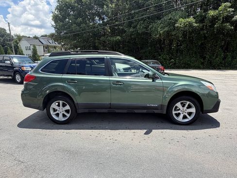 Used 2014 Subaru Outback 2.5i Premium AWD/4WD image 4