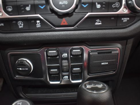 Used 2024 Jeep Wrangler Sport S image 15