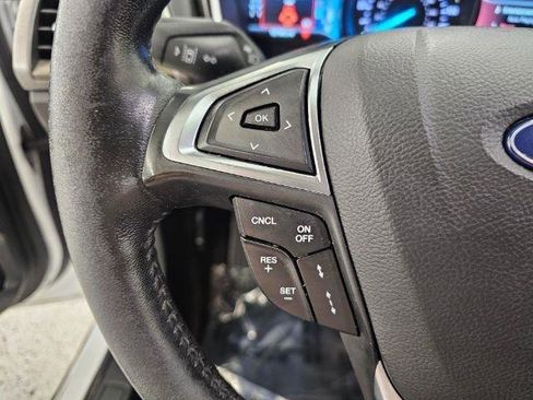 Used 2019 Ford Fusion SE FWD image 11