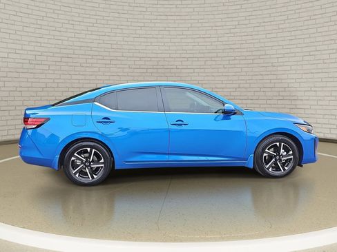 Used 2025 Nissan Sentra SV image 4