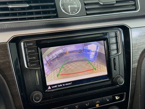 Used 2016 Volkswagen Passat 1.8T SE w/ Lighting Package image 19