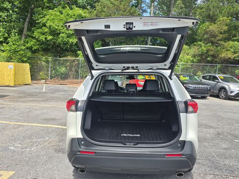 Used 2021 Toyota RAV4 XLE Premium FWD image 9
