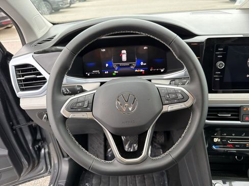 New 2026 Volkswagen Taos SE FWD image 23
