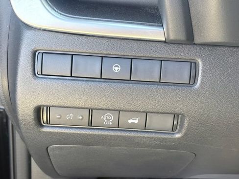 Used 2024 Nissan Rogue SV FWD image 23
