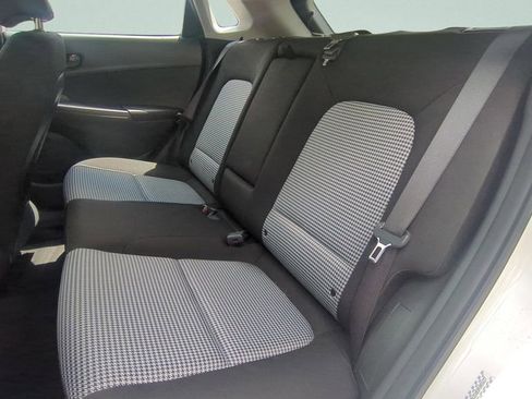 Used 2023 Hyundai Kona SE AWD/4WD image 9