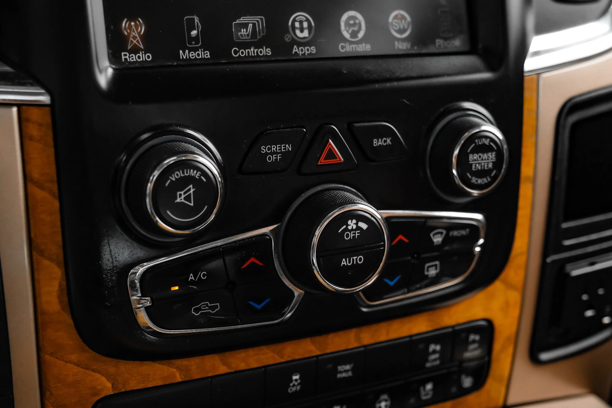 Used 2016 RAM 1500 Laramie Longhorn w/ Convenience Group AWD/4WD image 33