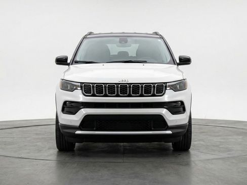 Used 2025 Jeep Compass Limited AWD/4WD image 2