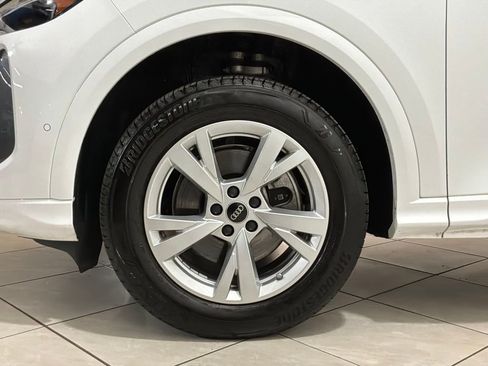 Used 2025 Audi Q5 Premium w/ Convenience Package image 17