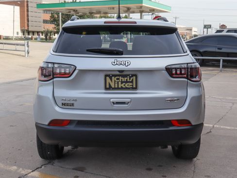 Used 2025 Jeep Compass Latitude AWD/4WD image 6