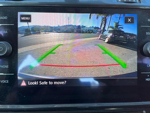 Used 2019 Volkswagen e-Golf SE w/ Driver Assistance Package image 17