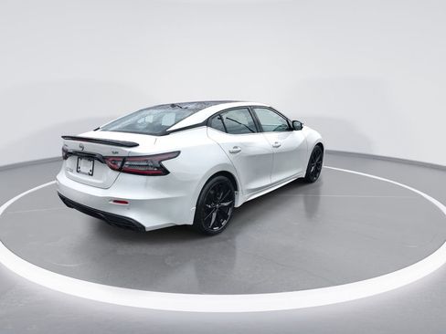 Used 2023 Nissan Maxima SR w/ Sport Mat Group FWD image 8