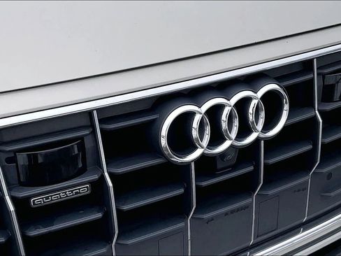 Used 2021 Audi Q8 Prestige w/ Prestige Package AWD/4WD image 38